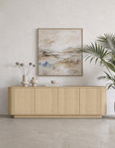 Aparador MARSELLA de 160 cm con 4 puertas, en roble natural, en un salón, bajo un cuadro