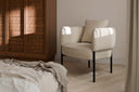 Butaca AGADIR de 80 cm con cojín lumbar suelto, en beige, en un dormitorio