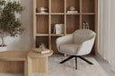 Butaca LIMASOL giratoria con base de aspas, en beige, en un salón