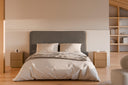 Cabecero tapizado GALERNA de bordes redondeados, en gris oscuro, en un dormitorio