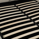 Detalle de la costura del tapizado de la cama canapé