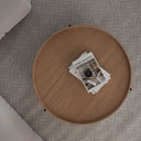 Mesa de centro DYLAN en roble, detalle del tablero visto desde arriba