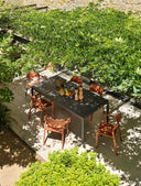 Mesa Tevere LAM 210 extensible en antracita puesta para comer, en un jardín – Nardi