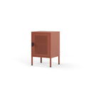 Mesita de noche SAYLA con 1 puerta, en terracota, vista lateral