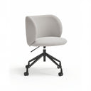 Silla de escritorio MOGI con ruedas, en gris claro, vista en tres cuartos – Teulat