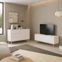 Mueble TV CAMPUS de 140 cm con 4 puertas, en blanco, en un salón junto a un aparador de la misma colección