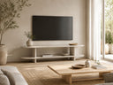 Mueble TV NIMES de 180 cm abierto, en color piedra, en un salón, bajo el televisor