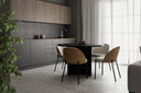Silla CASANDRA de Respaldo en Concha, en beige, en una cocina