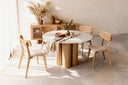 Silla SHIRLEY de Rejilla Cannage, en roble, en un comedor