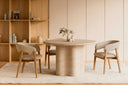 Silla YVANNA con Brazos de Madera Vista, en beige, en un comedor