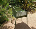 Sillón Net Relax en agave, en un jardín – Nardi