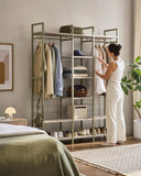 Vestidor abierto AMARA de 140 cm, en verde, en un ambiente