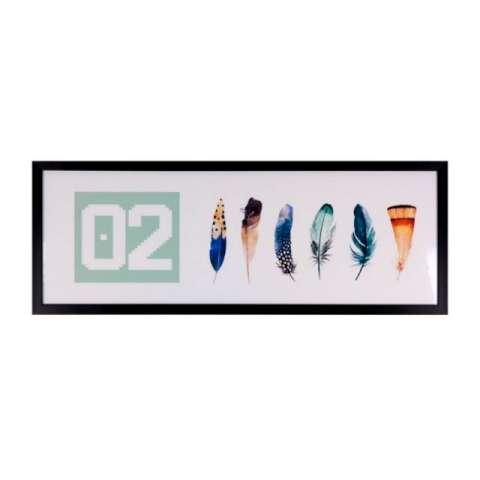 Este Cuadro 80x30 muestra la obra con el número "02" y plumas estampadas sobre fondo blanco.