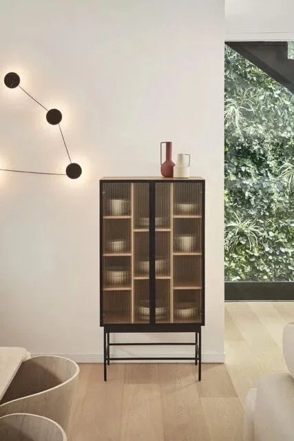 Mueble auxiliar Blur en roble con 2 puertas