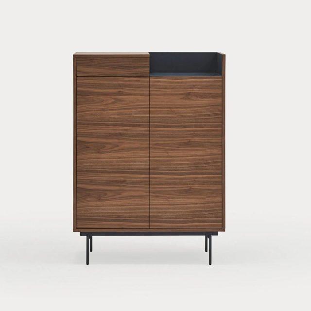 Mueble auxiliar Valley en nogal y azul oscuro con 2 puertas y 1 cajón