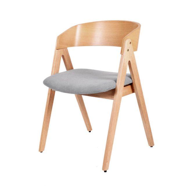 Silla Rina en roble con tapizado gris claro