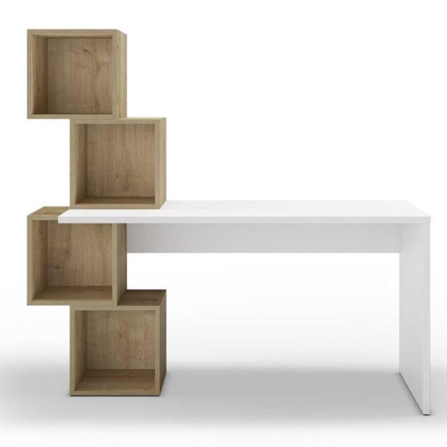 Escritorio elegante con acabado blanco y cuatro cubos de madera en el lado izquierdo.