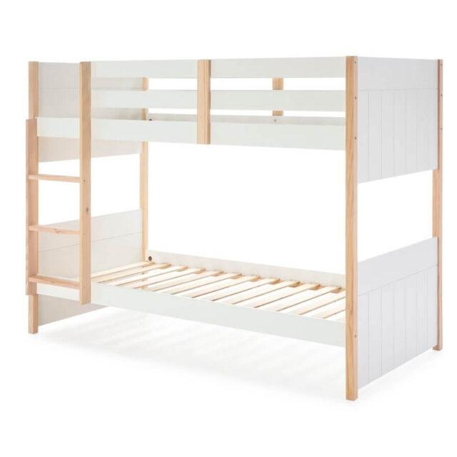 Litera 90 KIKA Blanca, estructura minimalista en madera y blanco con escalera integrada.